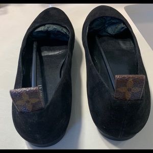 Authentic Louis Vuitton black uniformes flats